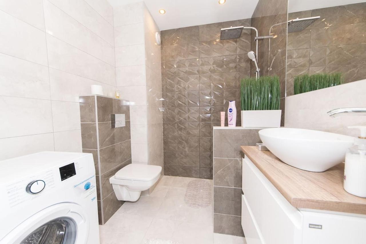 Cosy Studio With Private Garage P4You Pl Apartment คราคูฟ ภายนอก รูปภาพ